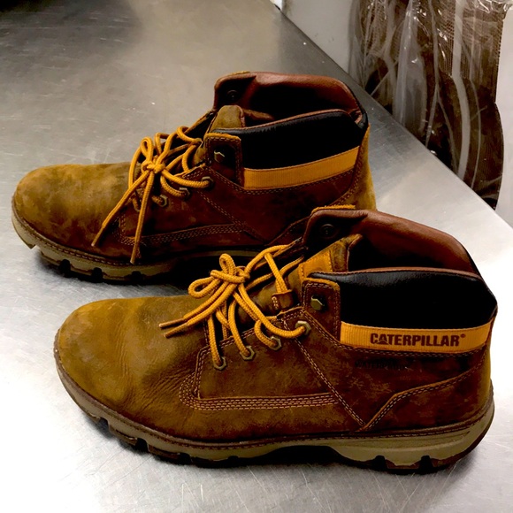 Very lightly used caterpillar boat - Picture 1 of 2